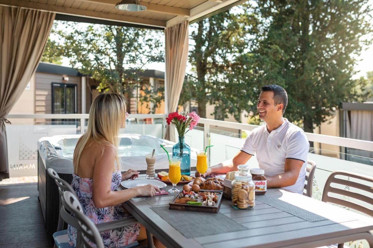 Premium Camping Homes Santa Marina, Lanterna Tar-Vabriga Eksteriør billede