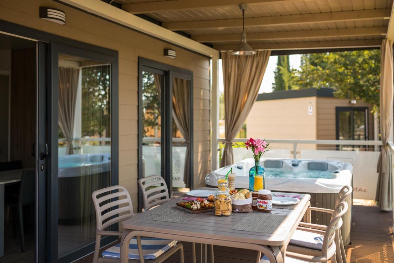 Premium Camping Homes Santa Marina, Lanterna Tar-Vabriga Eksteriør billede