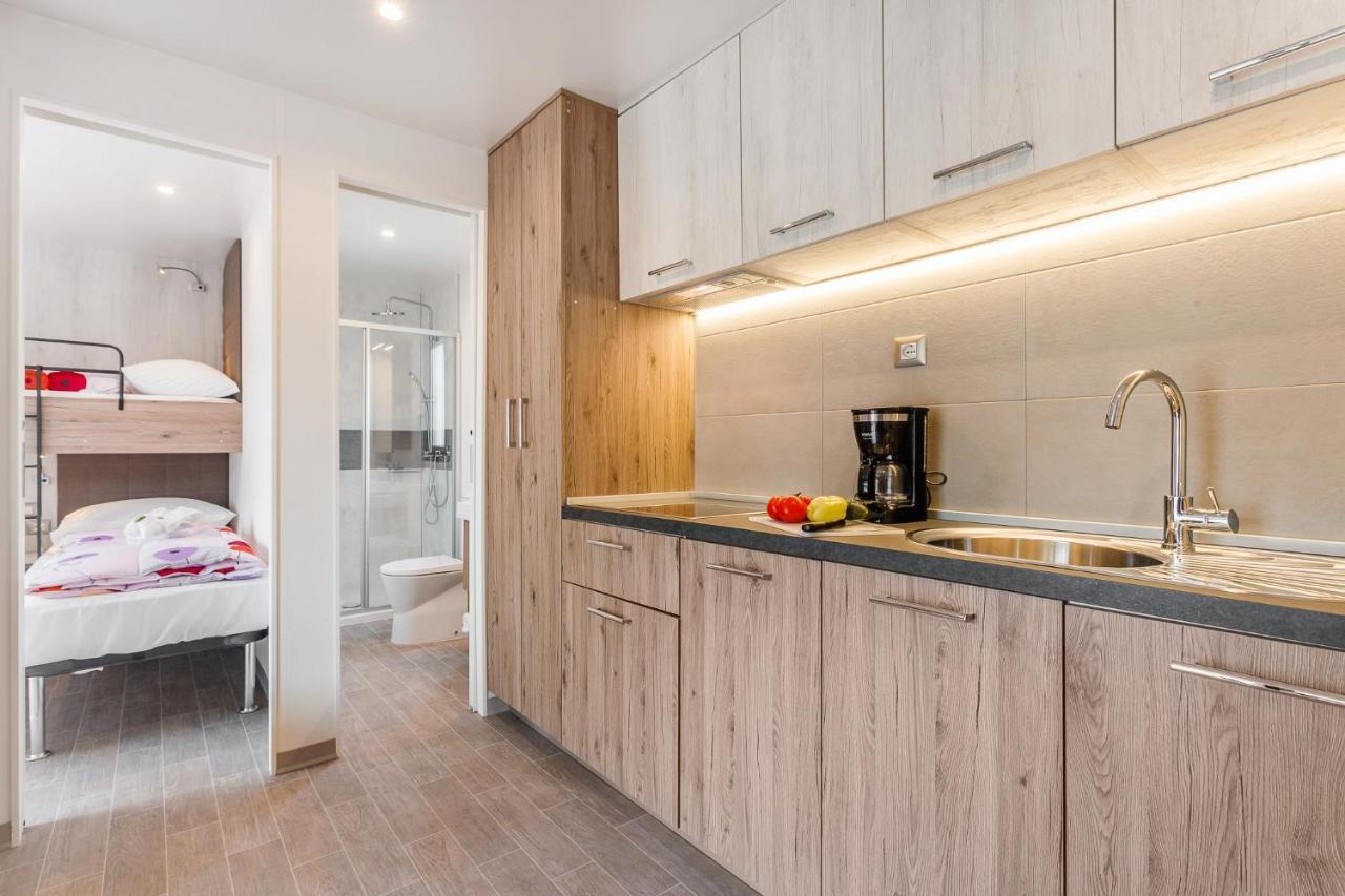 Premium Camping Homes Santa Marina, Lanterna Tar-Vabriga Eksteriør billede